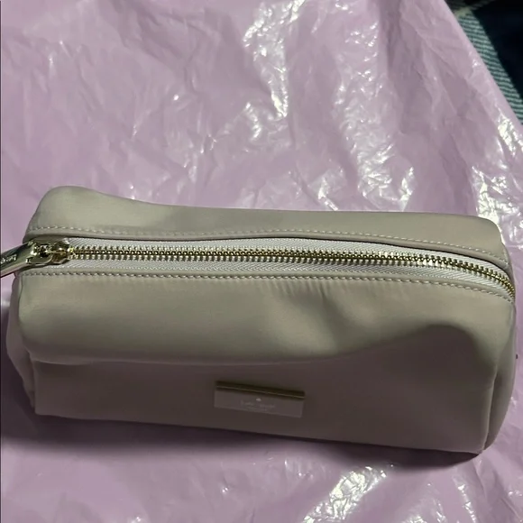 kate spade Light Gray Cosmetic Bag nwt - Picture 3 of 4